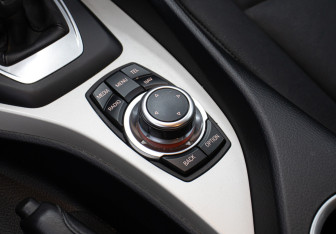 Подержанный автомобиль BMW X1 2013 года (18 фото)