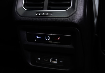 Подержанный автомобиль Volkswagen Tiguan 2023 года (14 фото)