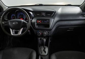 Подержанный автомобиль Kia Rio Hatchback 2012 года (11 фото)