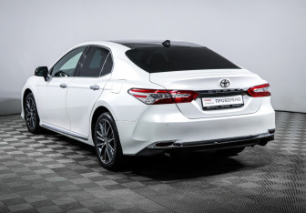 Подержанный автомобиль Toyota Camry Sedan 2023 года (7 фото)