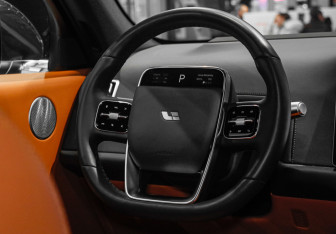 Подержанный автомобиль LiXiang L7 2024 года (18 фото)