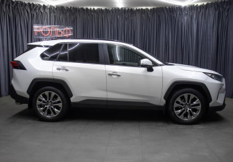 Подержанный автомобиль Toyota RAV4 2019 года (4 фото)