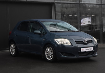 Подержанный автомобиль Toyota Auris Hatchback 2009 года (3 фото)