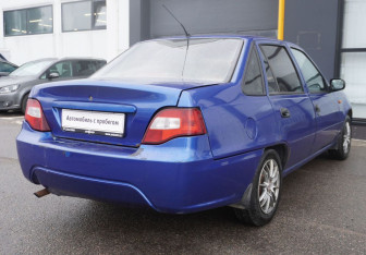 Подержанный автомобиль Daewoo Nexia Sedan 2010 года (5 фото)