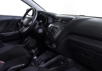 Подержанный автомобиль Kia Rio Sedan 2013 года (9 фото)