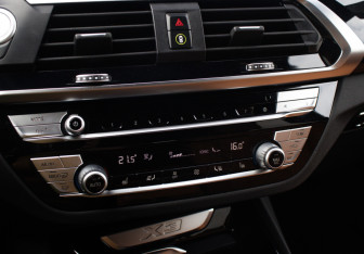 Подержанный автомобиль BMW X3 2020 года (18 фото)