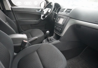 Подержанный автомобиль Skoda Yeti 2011 года (11 фото)
