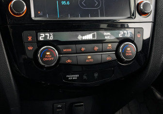 Подержанный автомобиль Nissan X-Trail 2018 года (21 фото)