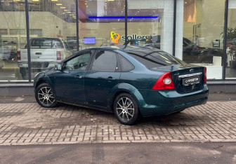 Подержанный автомобиль Ford Focus Sedan 2008 года (6 фото)
