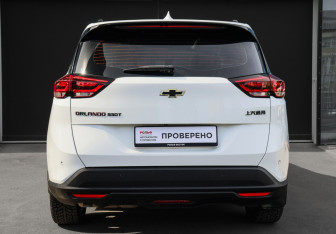 Подержанный автомобиль Chevrolet Orlando 2021 года (6 фото)