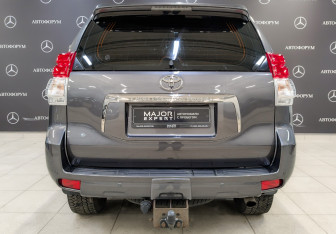 Подержанный автомобиль Toyota Land Cruiser Prado 2011 года (6 фото)