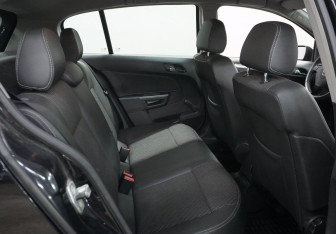 Подержанный автомобиль Opel Astra Hatchback 2007 года (13 фото)