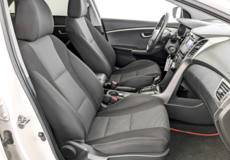 Подержанный автомобиль Hyundai i30 Hatchback 2012 года (23 фото)