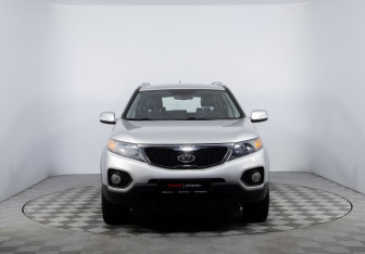 Подержанный автомобиль Kia Sorento 2011 года (2 фото)