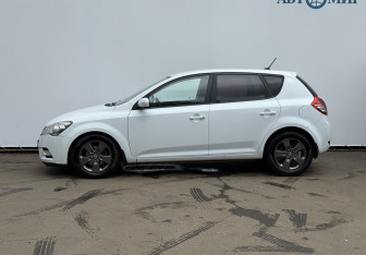 Подержанный автомобиль Kia Ceed Hatchback 2011 года (8 фото)