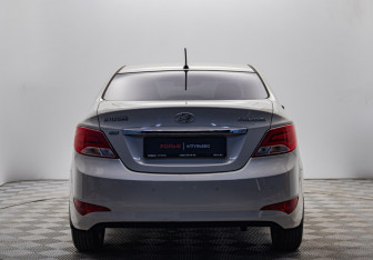 Подержанный автомобиль Hyundai Solaris Sedan 2015 года (4 фото)