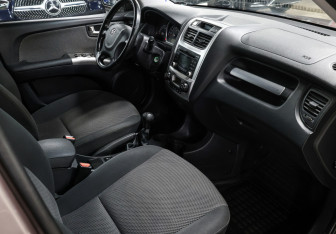 Подержанный автомобиль Kia Sportage 2010 года (11 фото)