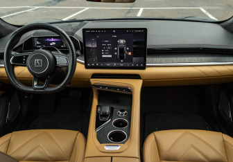 Подержанный автомобиль Zeekr 001 2023 года (13 фото)