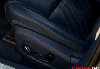 Подержанный автомобиль Zeekr 001 2024 года (11 фото)