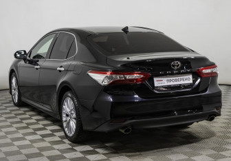 Подержанный автомобиль Toyota Camry Sedan 2020 года (7 фото)