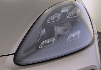 Подержанный автомобиль Porsche Cayenne 2018 года (11 фото)
