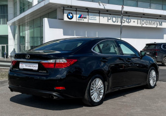 Подержанный автомобиль Lexus ES 2014 года (5 фото)