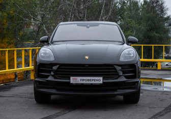Подержанный автомобиль Porsche Macan 2021 года (2 фото)