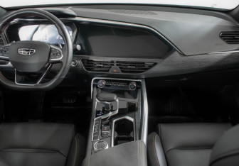 Подержанный автомобиль Geely Tugella 2023 года (11 фото)