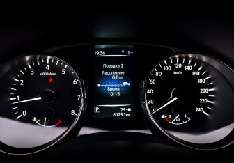 Подержанный автомобиль Nissan X-Trail 2016 года (13 фото)