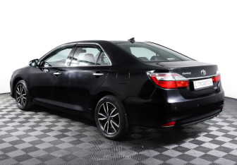Подержанный автомобиль Toyota Camry Sedan 2017 года (7 фото)