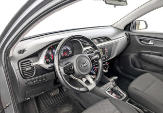 Подержанный автомобиль Kia Rio Hatchback 2021 года (16 фото)
