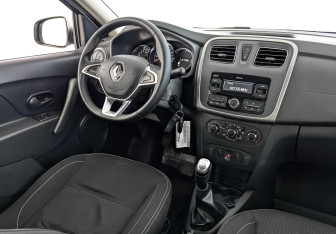 Подержанный автомобиль Renault Logan Sedan 2022 года (26 фото)