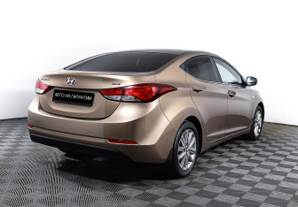 Подержанный автомобиль Hyundai Elantra Sedan 2015 года (5 фото)