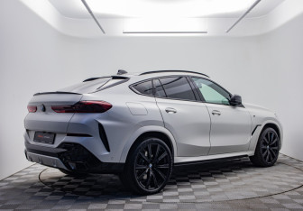 Подержанный автомобиль BMW X6 2021 года (5 фото)