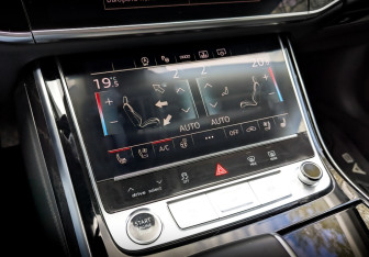 Подержанный автомобиль Audi A8 2021 года (30 фото)