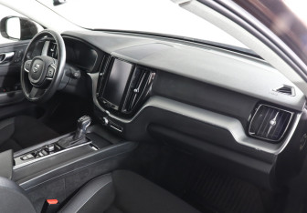 Подержанный автомобиль Volvo XC60 2021 года (10 фото)