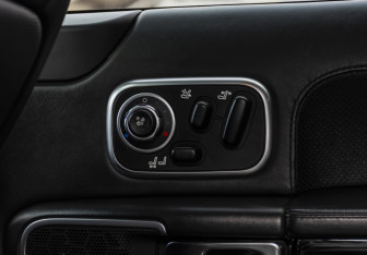 Подержанный автомобиль Land Rover Range Rover 2011 года (21 фото)