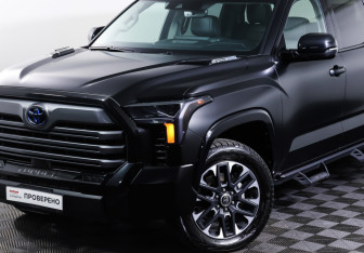 Подержанный автомобиль Toyota Tundra 2022 года (25 фото)