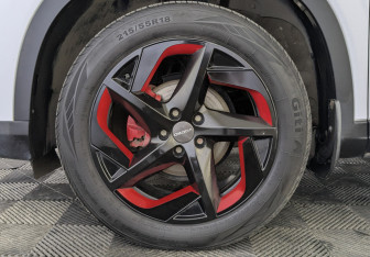 Подержанный автомобиль Omoda C5 2022 года (12 фото)