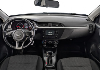 Подержанный автомобиль Kia Rio Hatchback 2021 года (13 фото)
