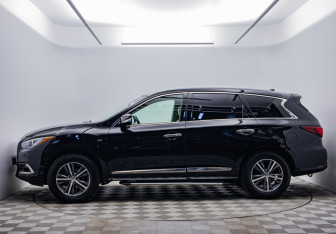 Подержанный автомобиль Infiniti QX60 2018 года (8 фото)