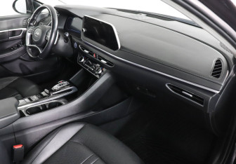 Подержанный автомобиль Hyundai Sonata 2021 года (10 фото)