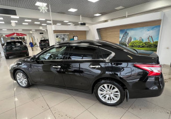 Подержанный автомобиль Nissan Teana 2014 года (8 фото)