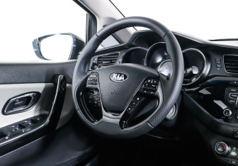 Подержанный автомобиль Kia Ceed Wagon 2013 года (12 фото)