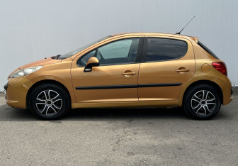 Подержанный автомобиль Peugeot 207 Hatchback 2008 года (8 фото)