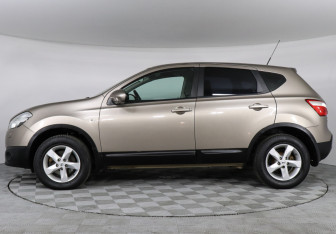 Подержанный автомобиль Nissan Qashqai 2013 года (8 фото)