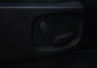 Подержанный автомобиль Land Rover Discovery 2014 года (8 фото)