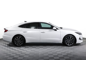 Подержанный автомобиль Hyundai Sonata 2020 года (4 фото)