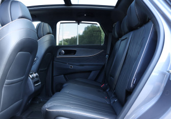 Подержанный автомобиль Jaecoo J8 2024 года (10 фото)