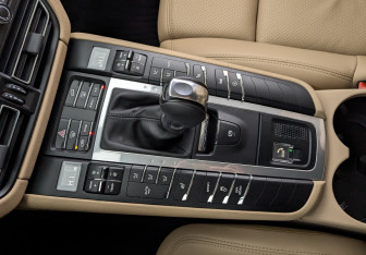 Подержанный автомобиль Porsche Macan 2021 года (27 фото)